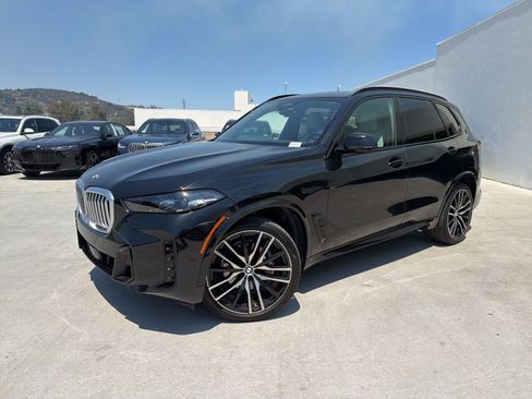 Used 2024 BMW X5 sDrive40i w/ M Sport Package RWD image 3