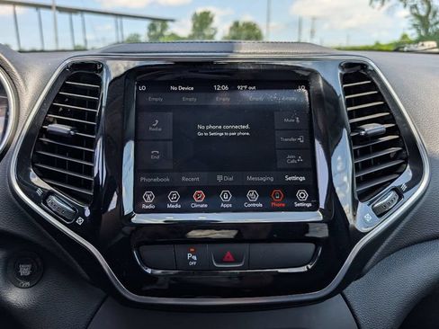 Used 2019 Jeep Cherokee Limited AWD/4WD image 28
