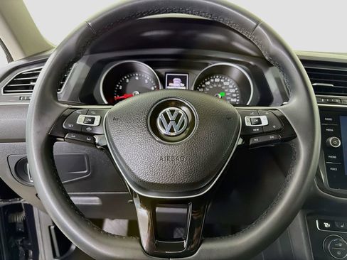 Used 2020 Volkswagen Tiguan SE w/ Panoramic Sunroof Package FWD image 15