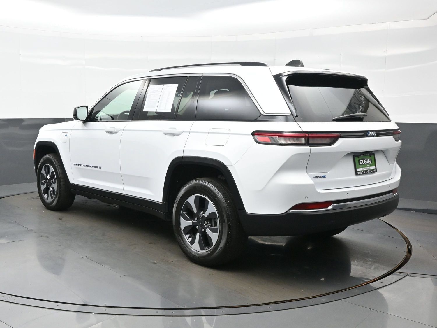 Used 2023 Jeep Grand Cherokee 4WD 4xe image 5
