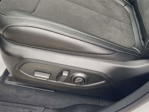 New 2025 Jeep Grand Cherokee Altitude image 46