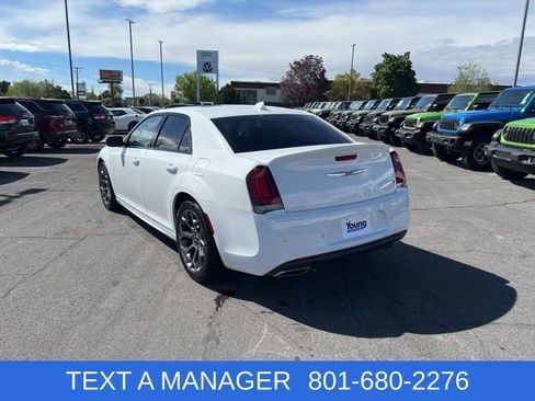 Used 2018 Chrysler 300 S w/ 300S Premium Group RWD image 3