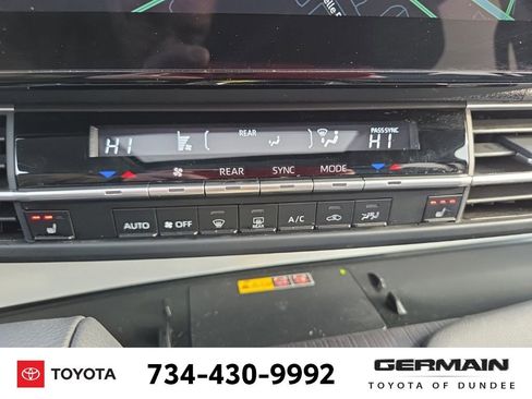 Used 2025 Toyota Sienna XLE image 35