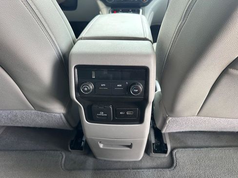Used 2021 GMC Acadia SLE w/ Driver Convenience Package FWD image 31