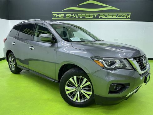 Used 2020 Nissan Pathfinder SV image 1
