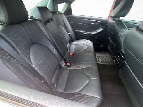 Used 2021 Toyota Avalon Limited image 23