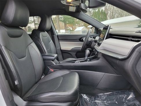 Certified 2023 Jeep Compass Limited image 24