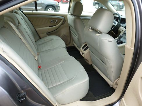 Used 2014 Ford Taurus SE FWD image 12