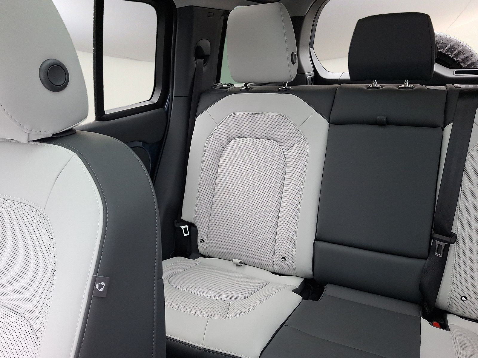 Certified 2026 Land Rover Defender 110 S AWD/4WD image 5