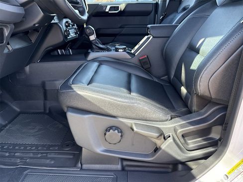 New 2025 Ford Bronco Badlands w/ Sasquatch Package image 9