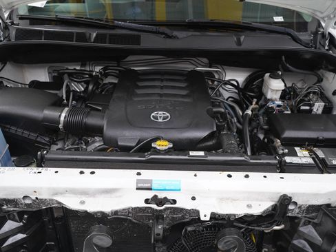Used 2017 Toyota Sequoia SR5 w/ Premium Package AWD/4WD image 33