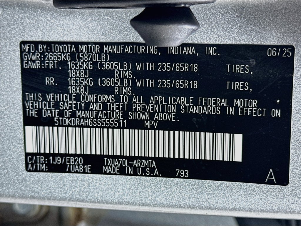 Certified 2025 Toyota Highlander XLE FWD image 32