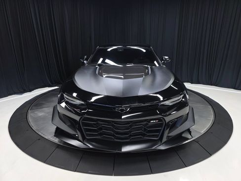 Used 2021 Chevrolet Camaro ZL1 RWD image 10