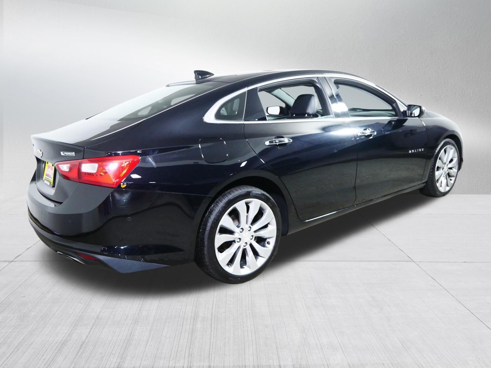 Used 2017 Chevrolet Malibu Premier w/ Premier Sun and Wheel Package FWD image 7