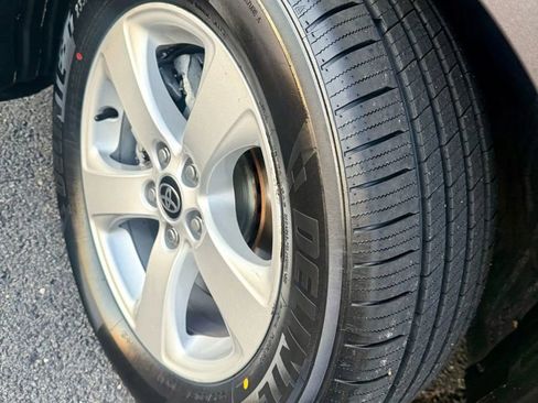 Used 2020 Toyota Sienna LE image 19