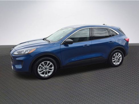 Certified 2022 Ford Escape SE image 2