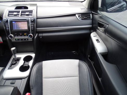 Used 2012 Toyota Camry SE FWD image 21