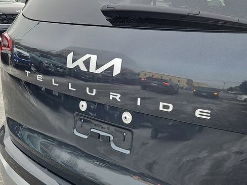 Certified 2024 Kia Telluride LX image 11