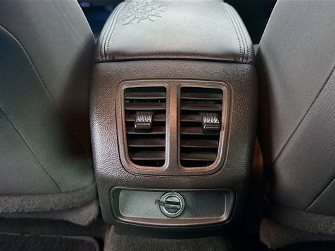 Used 2016 Ford Taurus SEL FWD image 24