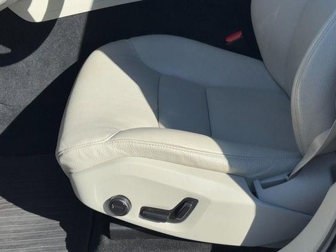 Used 2021 Volvo XC60 T5 Momentum w/ Climate Package image 25