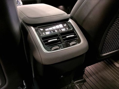 Used 2026 Volvo XC90 B6 Plus w/ Protection Package AWD/4WD image 11