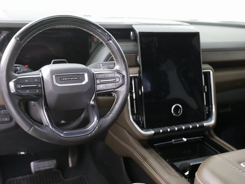 Used 2025 GMC Yukon XL Denali Ultimate image 4