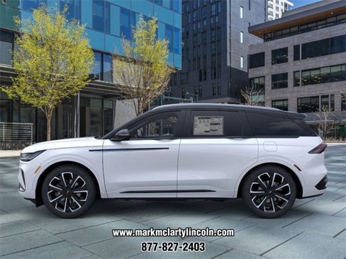 New 2026 Lincoln Nautilus Reserve image 3