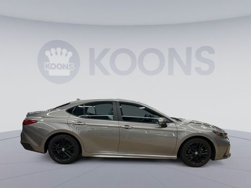 Used 2025 Toyota Camry SE w/ Convenience Package FWD image 7