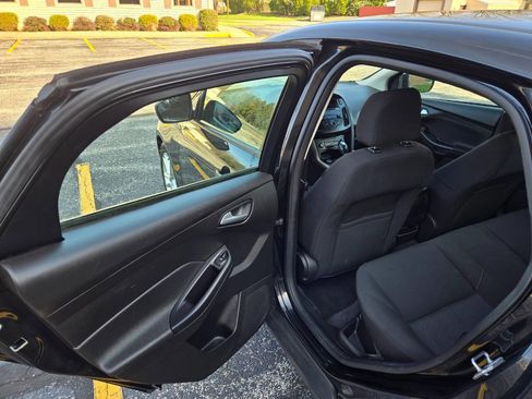 Used 2015 Ford Focus SE image 31