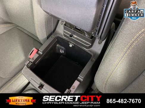 Used 2024 Jeep Wrangler Unlimited w/ Convenience Group AWD/4WD image 26