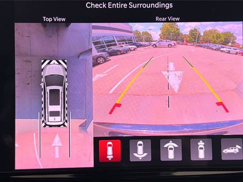 Used 2023 Chrysler Pacifica Touring-L w/ S Appearance Package AWD/4WD image 23