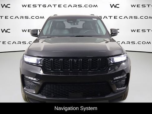 Used 2023 Jeep Grand Cherokee Limited w/ Luxury Tech Group II AWD/4WD image 2