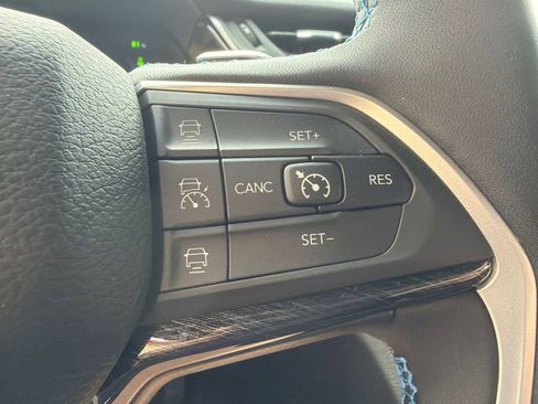 Used 2024 Jeep Grand Cherokee Trailhawk w/ Luxury Tech Group III AWD/4WD image 23