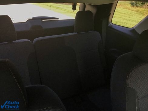 Used 2021 Chevrolet Traverse LT image 16