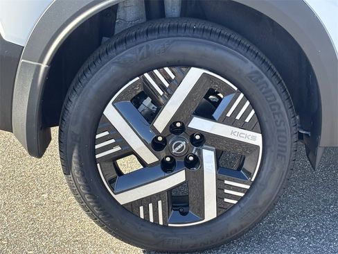 New 2026 Nissan Kicks SV image 7