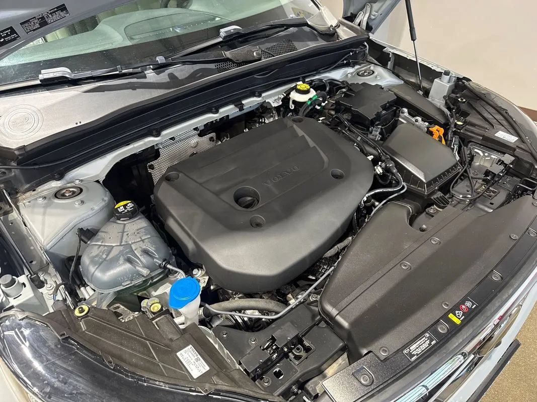 Used 2024 Volvo XC40 B5 Plus AWD/4WD image 85