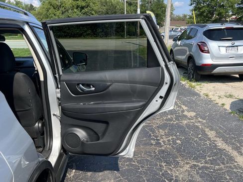 Used 2018 Nissan Rogue SV w/ Premium Package image 34