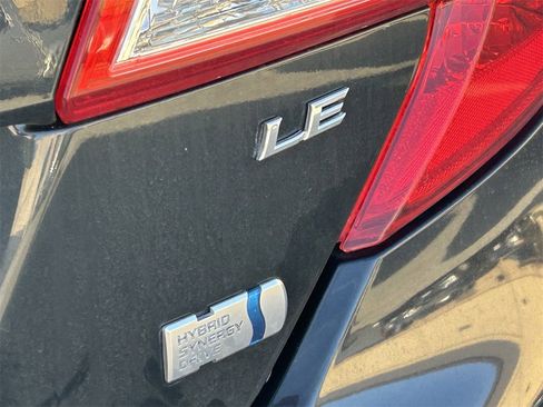 Used 2012 Toyota Camry LE image 6