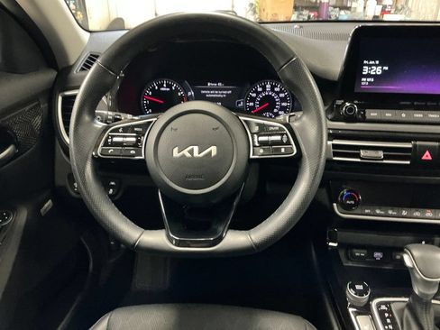 Used 2023 Kia Seltos SX w/ SX Sunroof Package AWD/4WD image 17