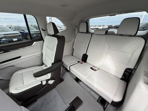 New 2026 GMC Acadia Denali w/ Super Cruise Package image 32