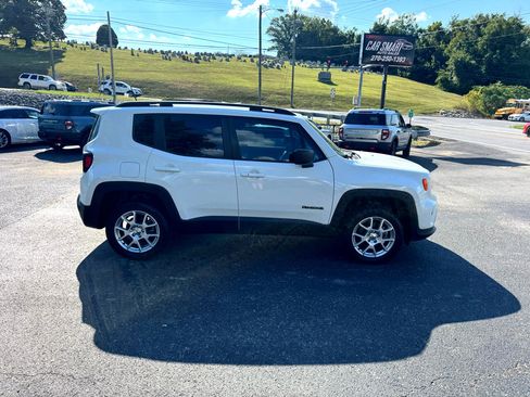Used 2022 Jeep Renegade Latitude image 6