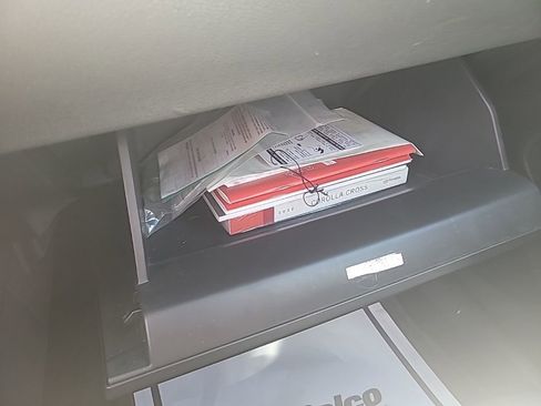 Used 2022 Toyota Corolla Cross LE image 24