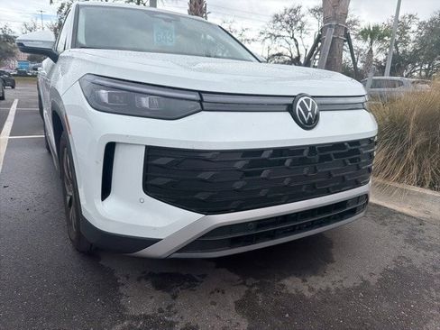 Used 2025 Volkswagen Tiguan S image 3