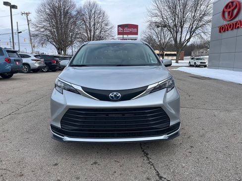 Certified 2024 Toyota Sienna LE image 8