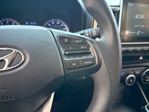 Used 2020 Hyundai Venue SE FWD image 17