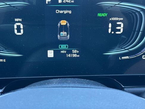 Certified 2025 Kia Niro EX w/ EX Cold Weather Package image 41