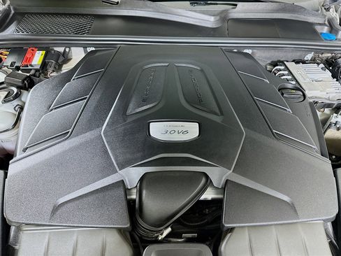 Used 2021 Porsche Cayenne AWD/4WD image 34