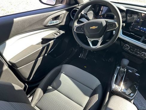 New 2026 Chevrolet Trax LT w/ LT Convenience Package FWD image 15