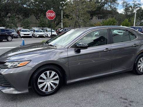 Used 2018 Toyota Camry L image 11