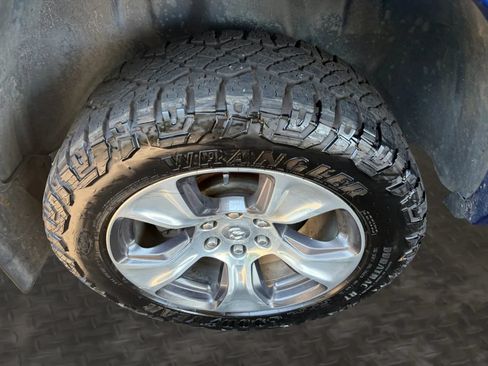 Used 2019 RAM 1500 Laramie AWD/4WD image 40